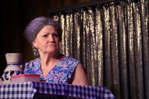 Ein Ehepaar bei der Urlaubsplanung