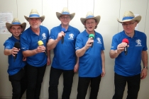 Hinter der Bühne - Lei Blau