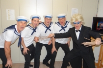 Hinter der Bühne - Lei Blau