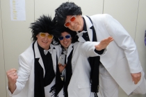 Hinter der Bühne - Lei Blau